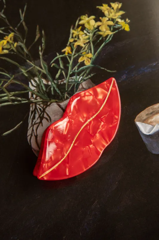 Kiss Kiss Hair Clip Red made by Selfie Leslie