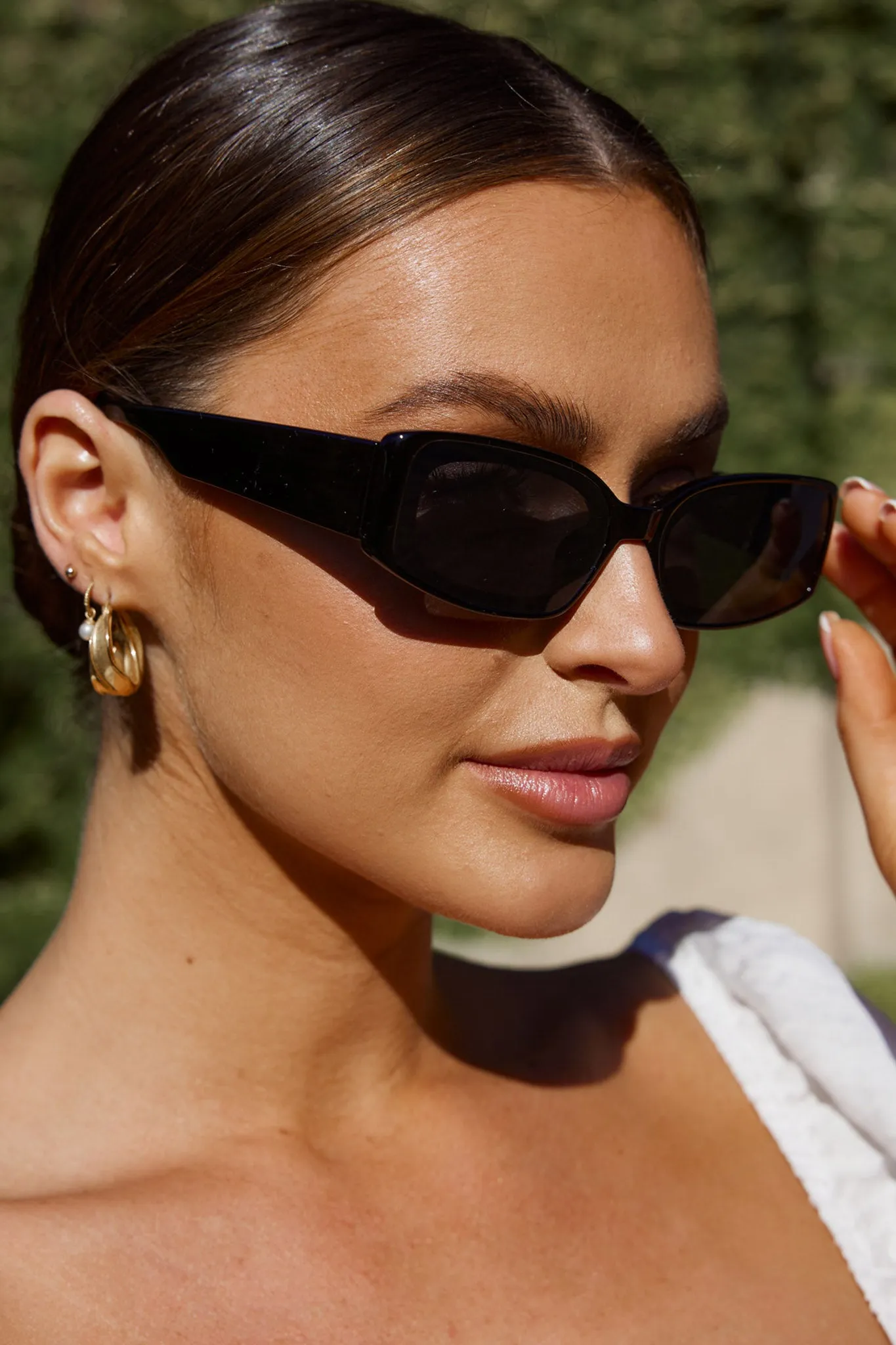 Kendall Slim Rectangle Sunglasses Black sold by Selfie Leslie product image thumbnail 4