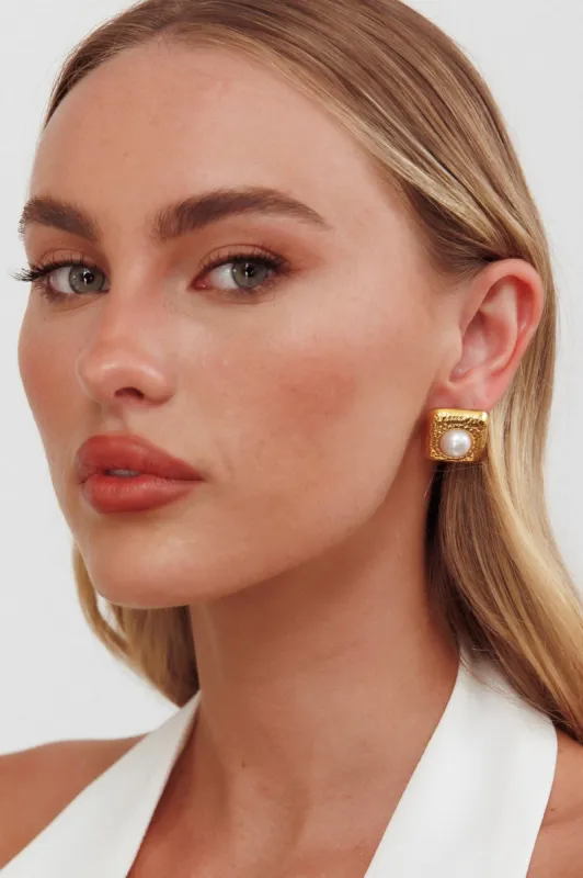 Kalina Square Hammered Earrings Gold made by Selfie Leslie