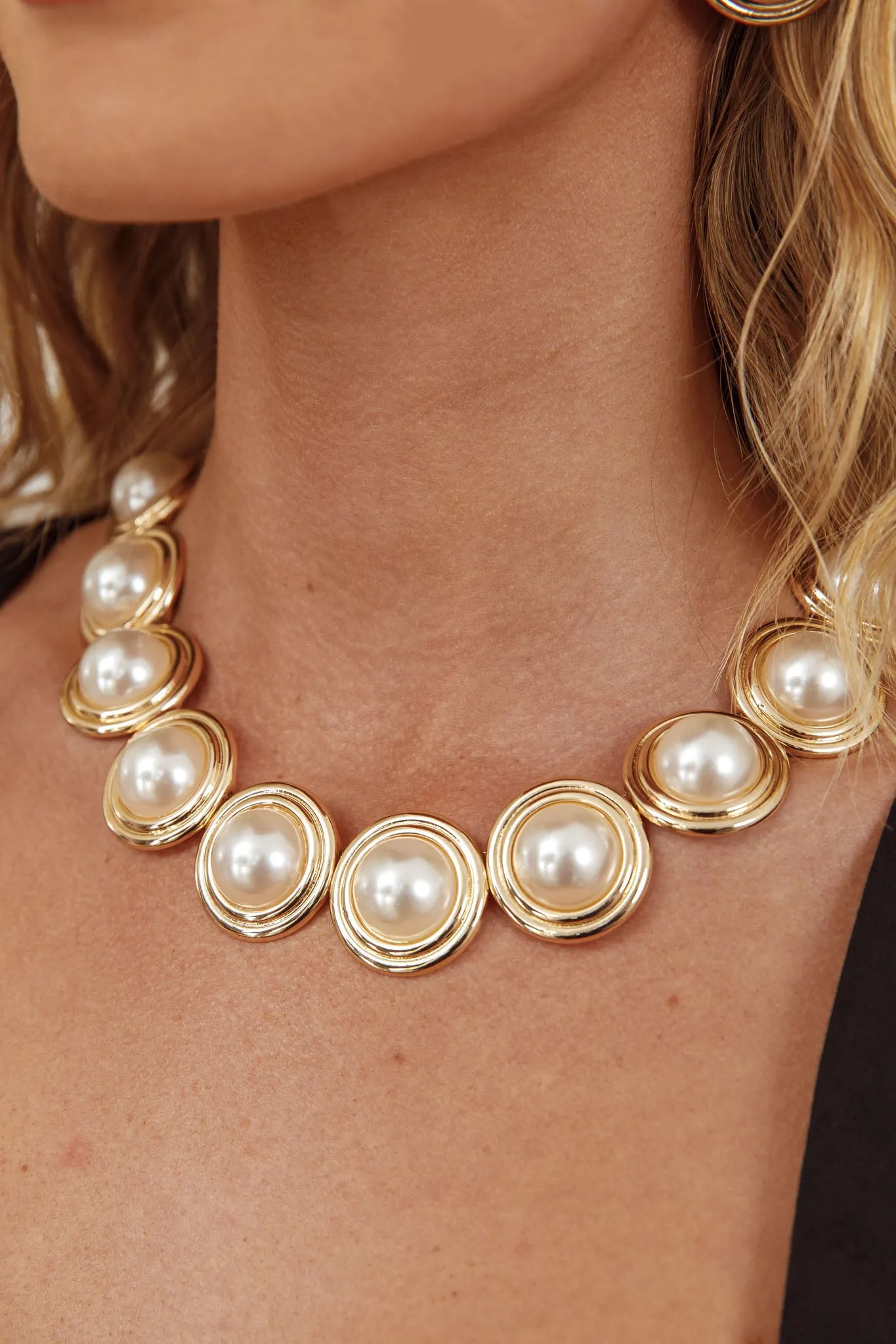 Chelsea Pearl Circle Necklace Gold/Pearl sold by Selfie Leslie product image thumbnail 3