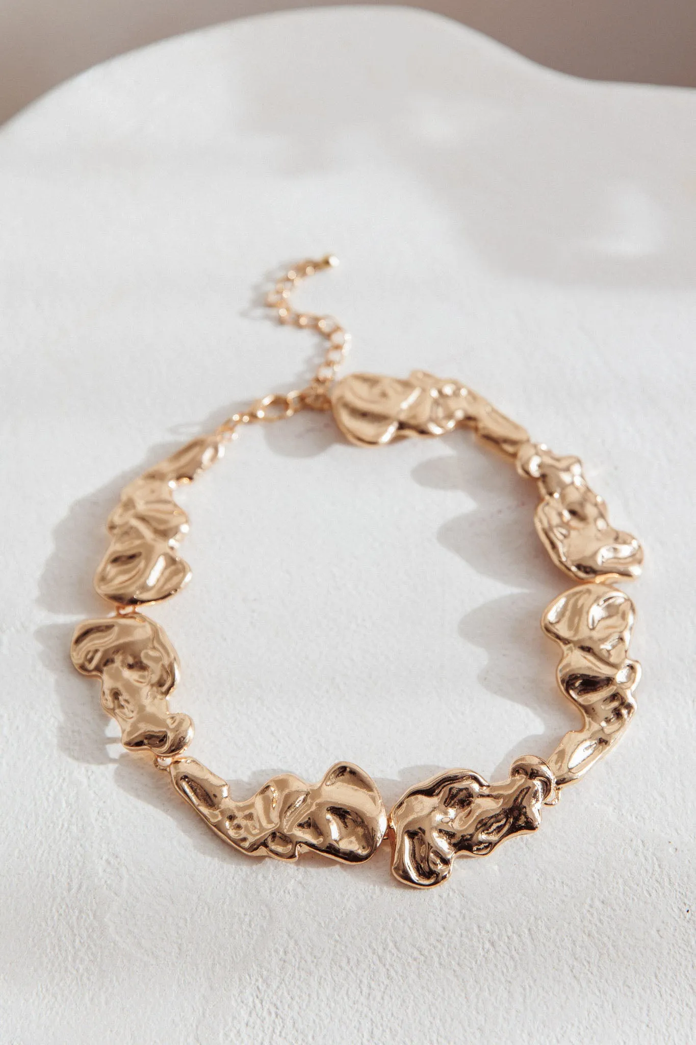 Seronique Textured Necklace Gold sold by Selfie Leslie product image thumbnail 2