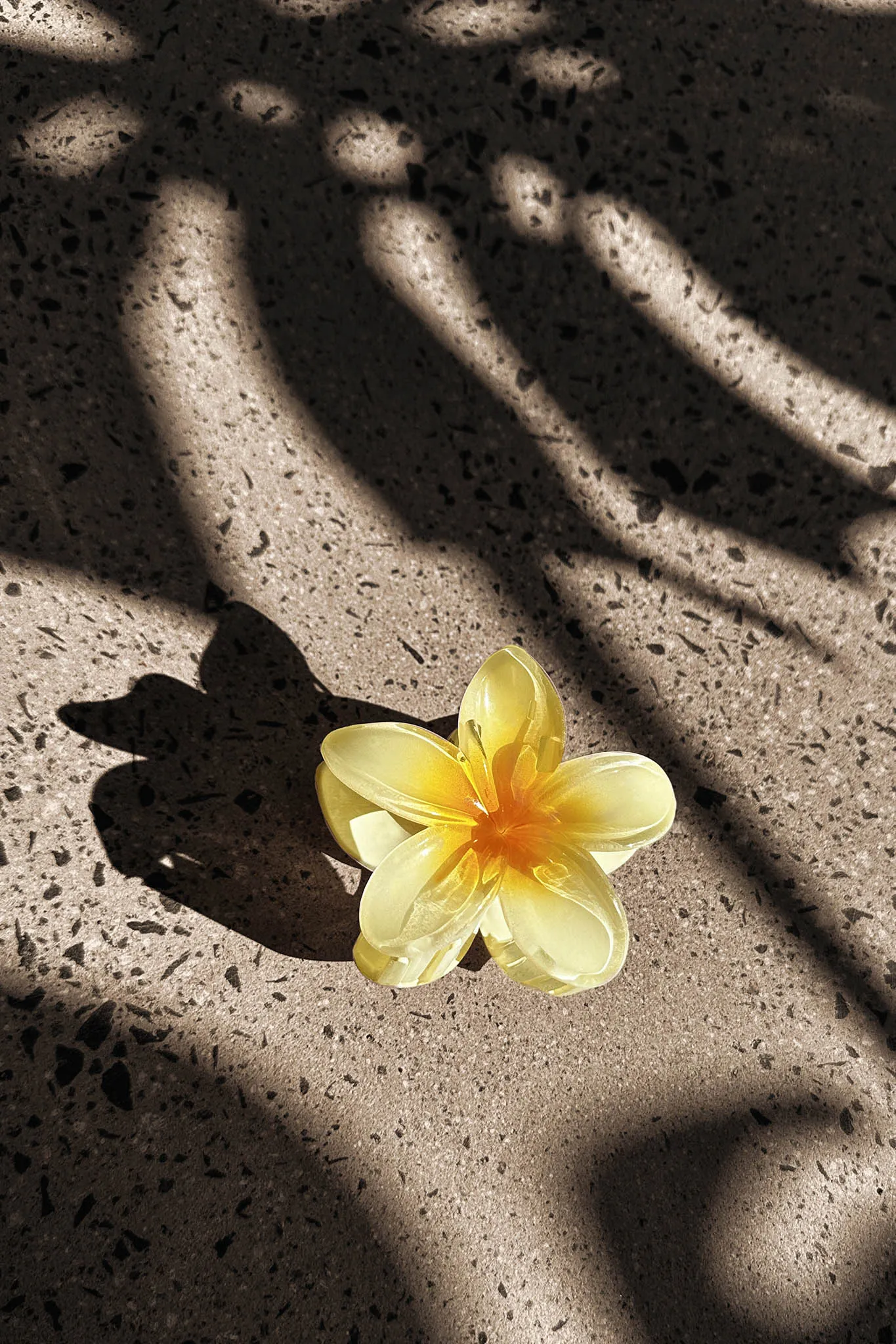 Ayni Frangipani Claw Clip Yellow sold by Selfie Leslie