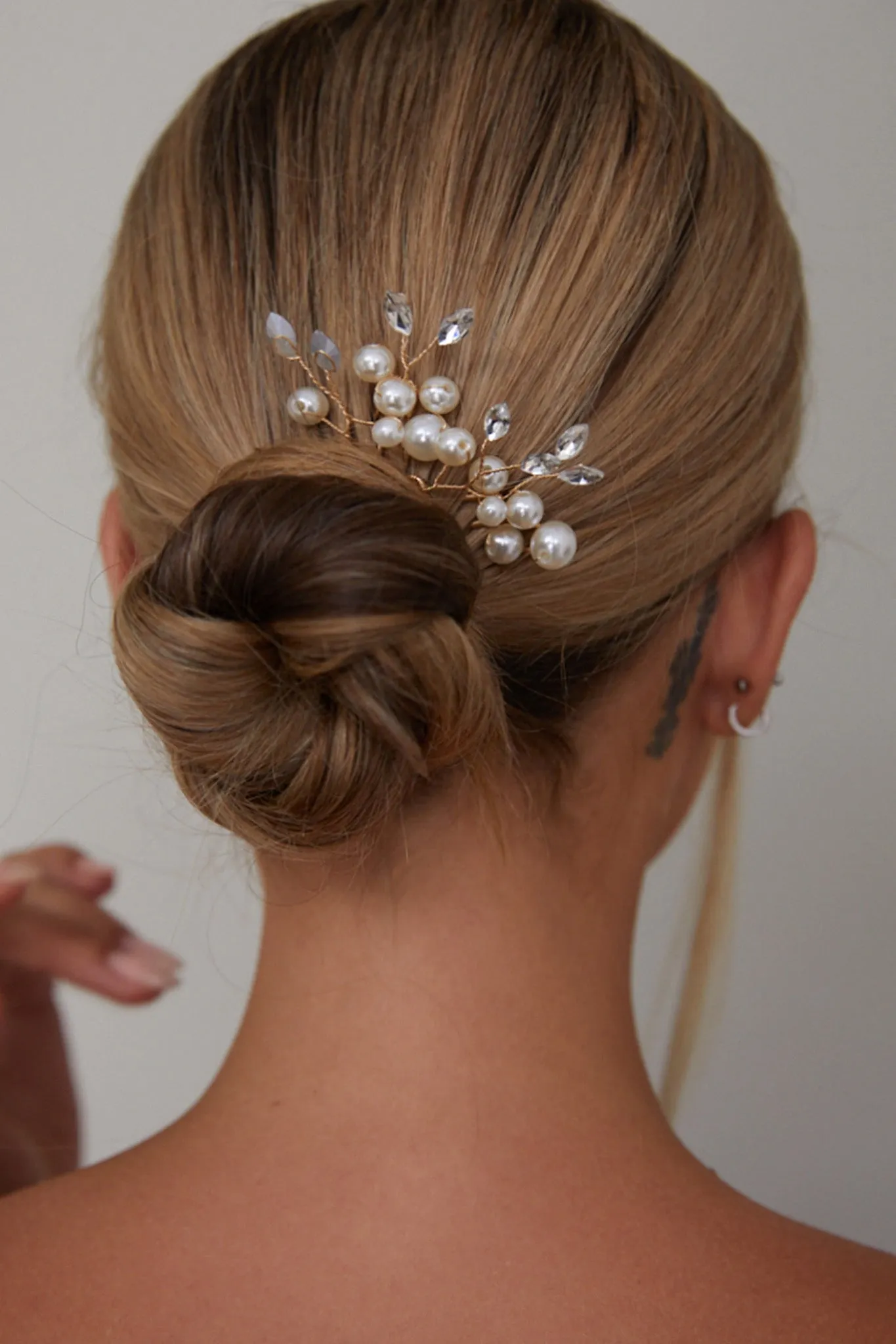 Presley Pearl Hair Pins Gold sold by Selfie Leslie product image thumbnail 2