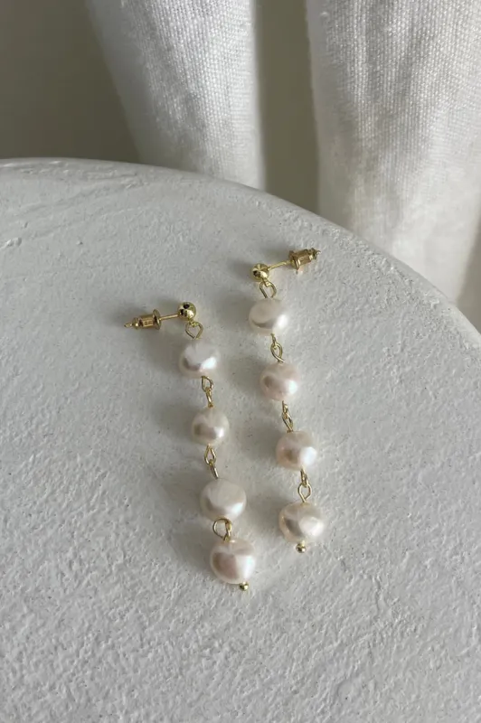 Maude Pearl Drop Chain Earrings Gold made by Selfie Leslie