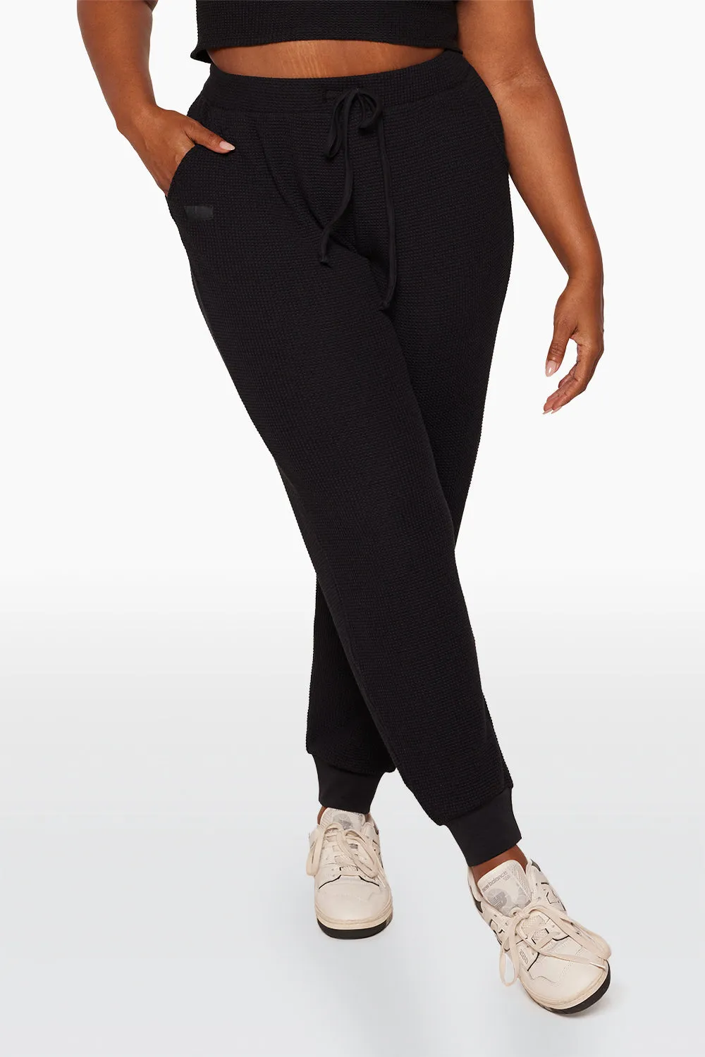 LOUNGE JOGGER - ONYX sold by SETactive