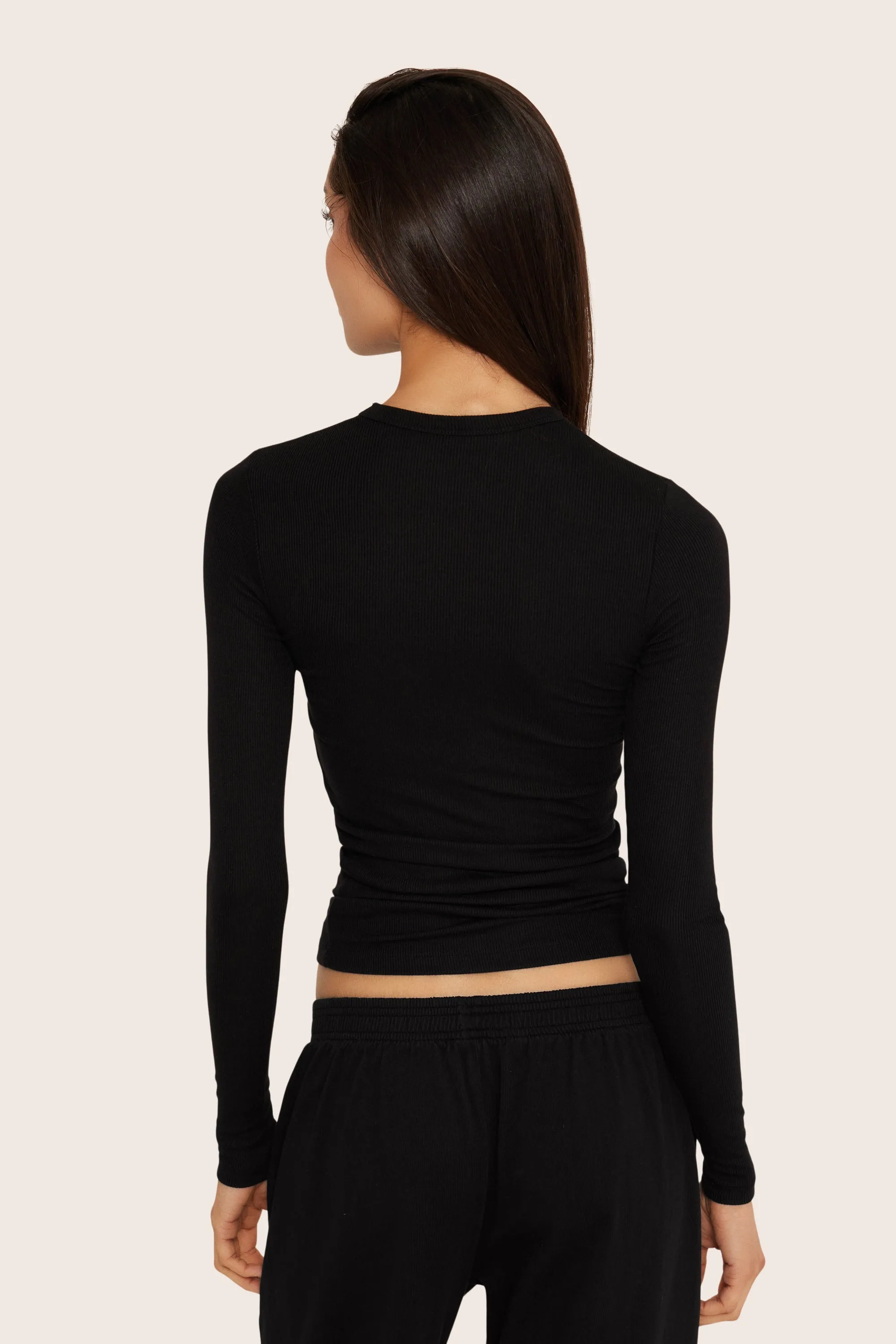 ESSENTIAL LONG SLEEVE - ONYX sold by SETactive product image thumbnail 2