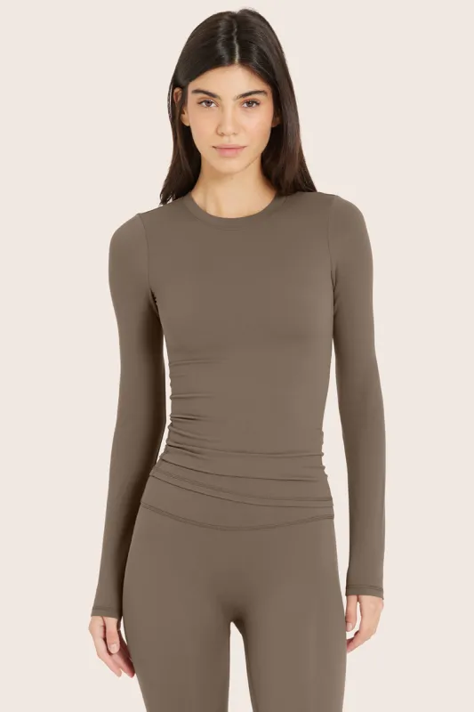 AIRLUXE™ BREATHE LONG SLEEVE - TRUFFLE made by SETactive