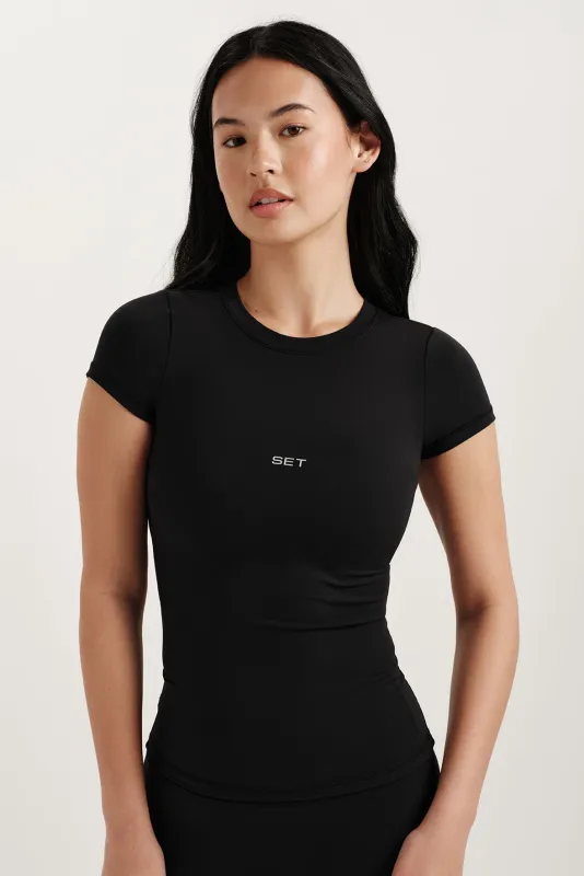 AIRLUXE BREATHE TEE - ONYX made by SETactive