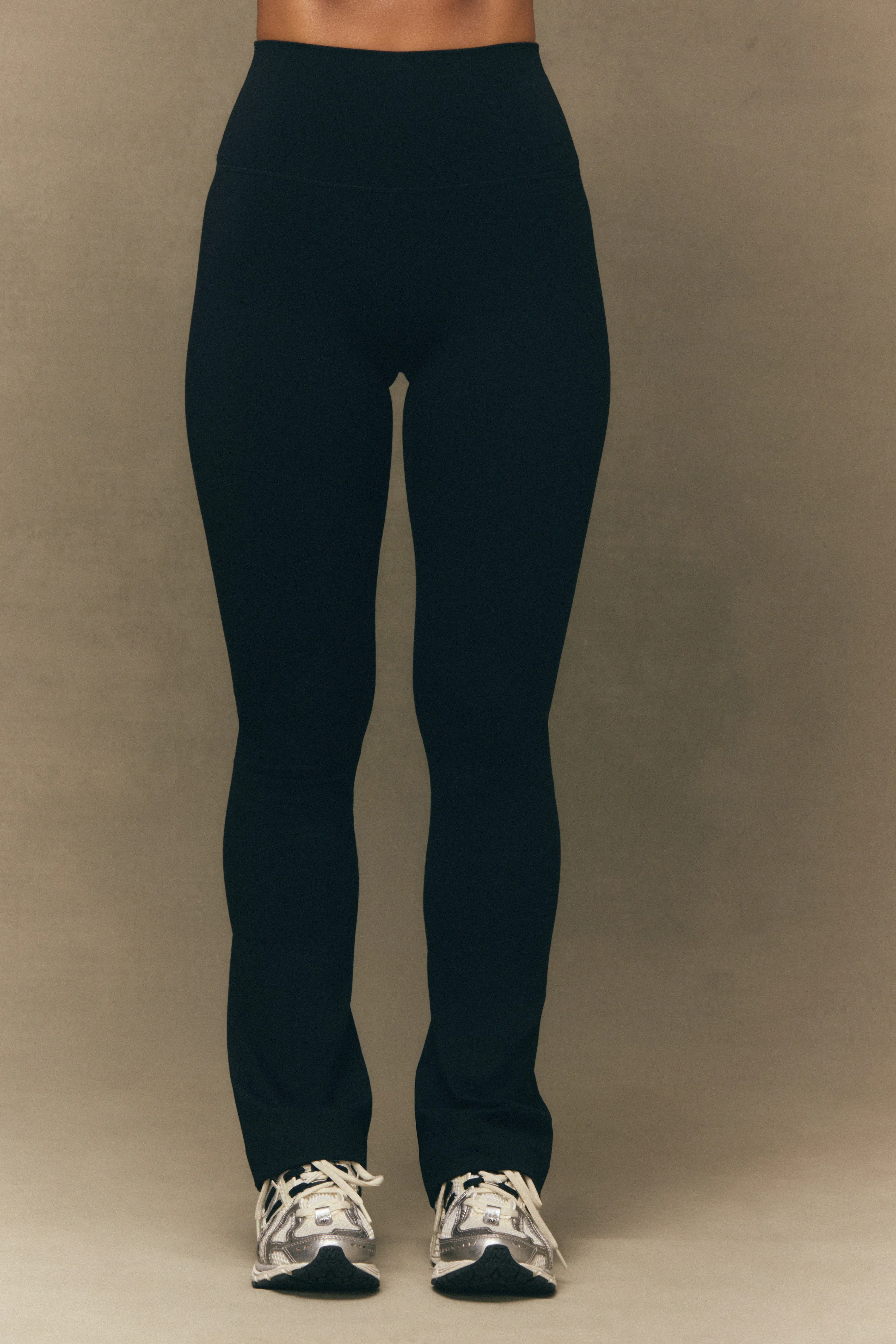 SPORTBODY® SPORTY STRAIGHT HIGH-RISE LEGGINGS - ONYX sold by SETactive product image thumbnail 3