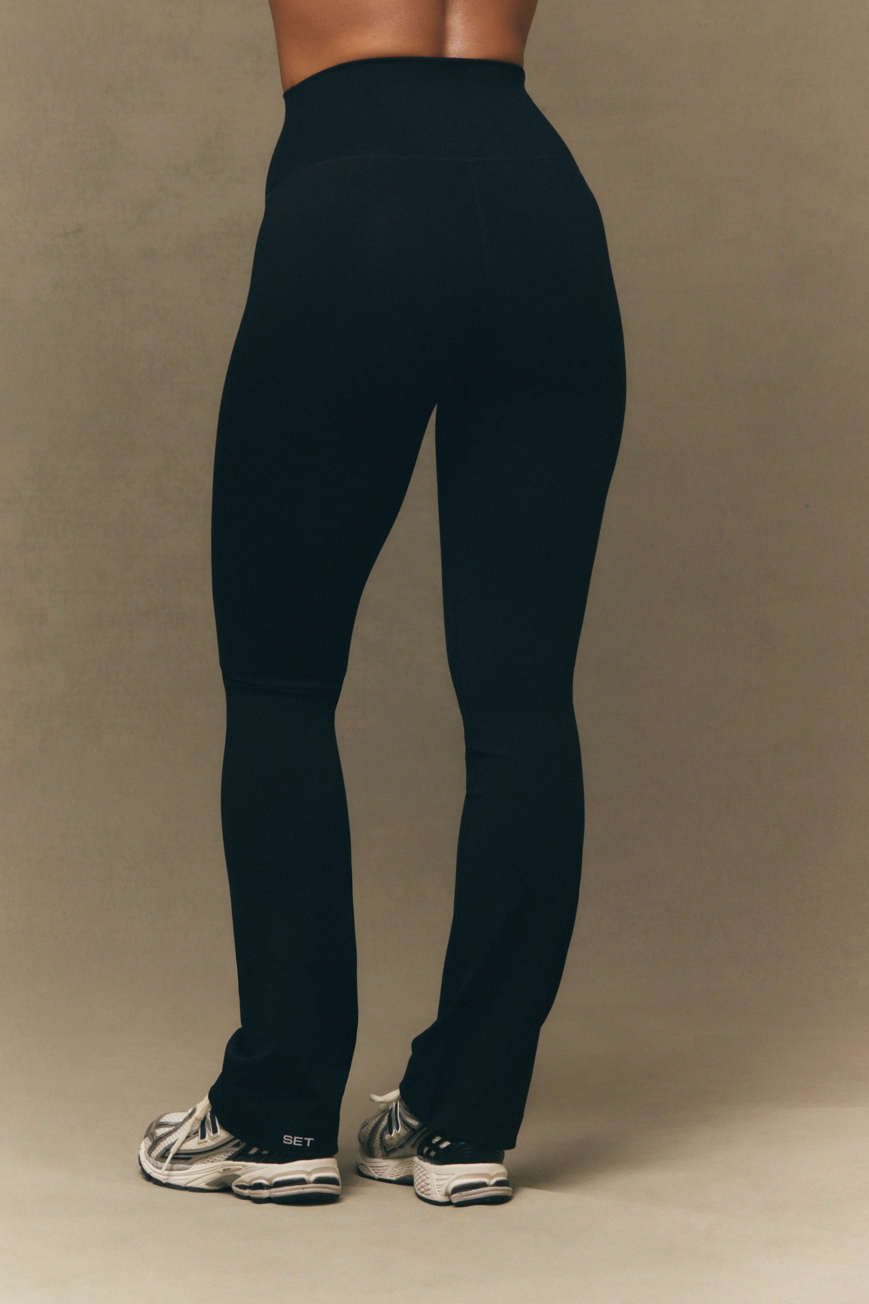 SPORTBODY® SPORTY STRAIGHT HIGH-RISE LEGGINGS - ONYX sold by SETactive product image thumbnail 4