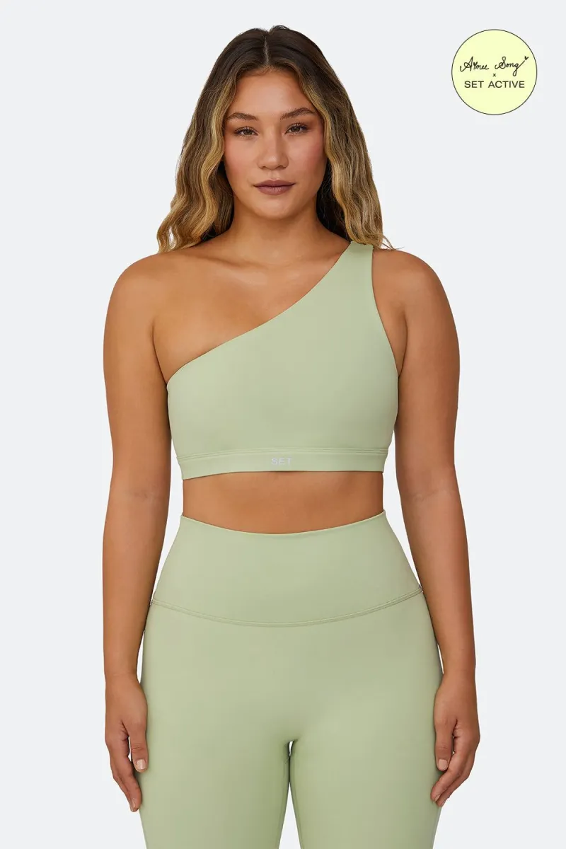One-Shoulder Sports Bras Are the Latest Workout Must-Have