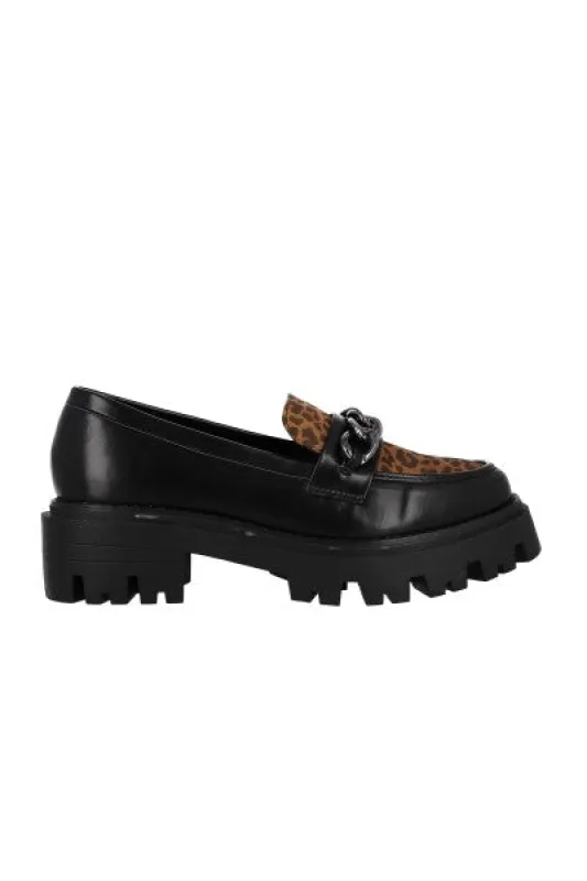 Loafers chunky bicolor cadena sold by Shasa