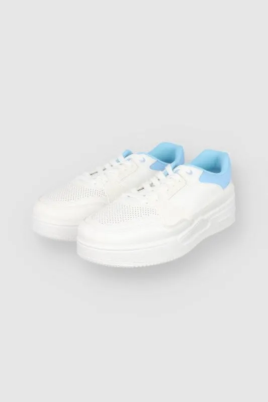 Tenis Casual Perforaciones Al Frente sold by Shasa