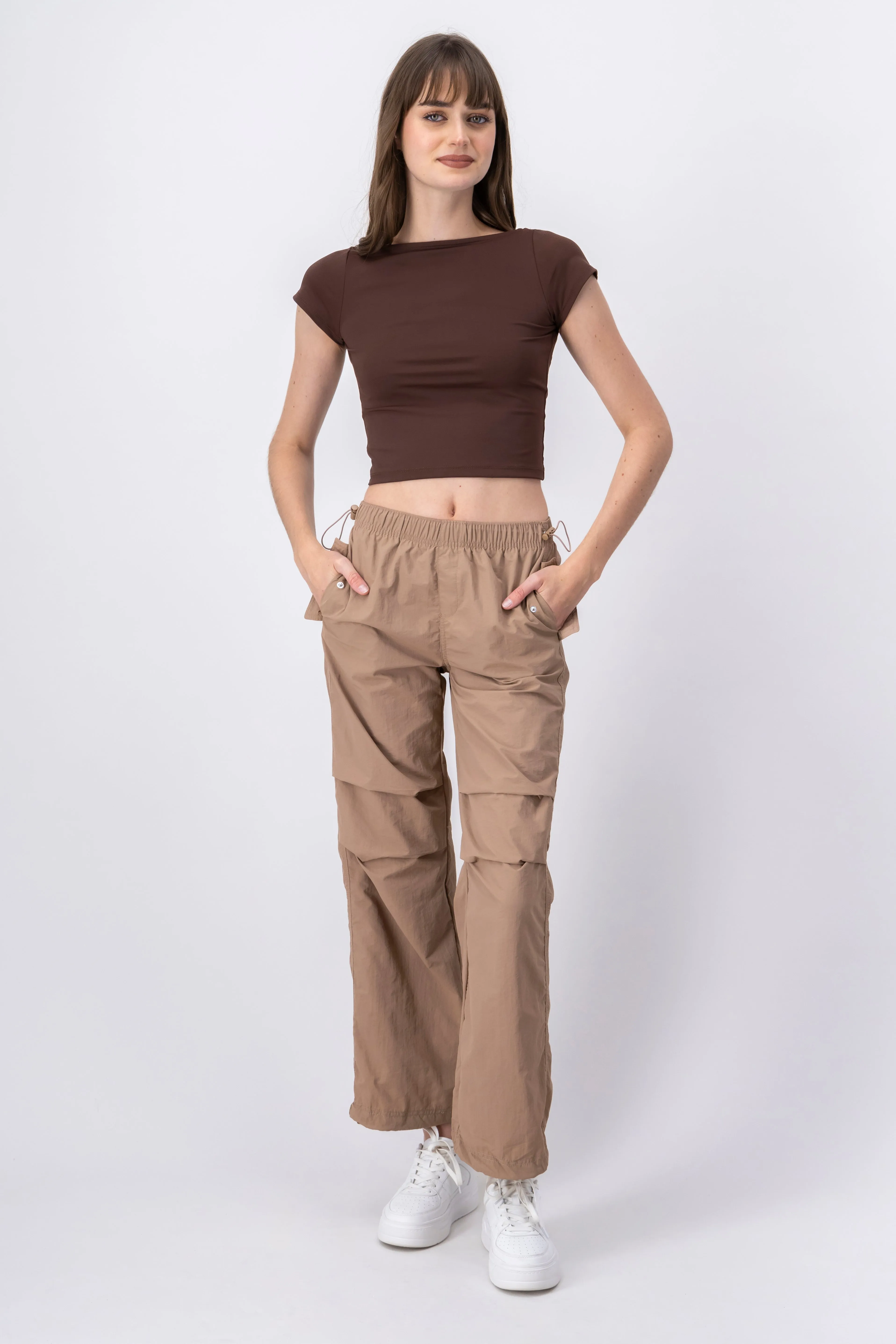 Pantalón parachute cargo sold by Shasa