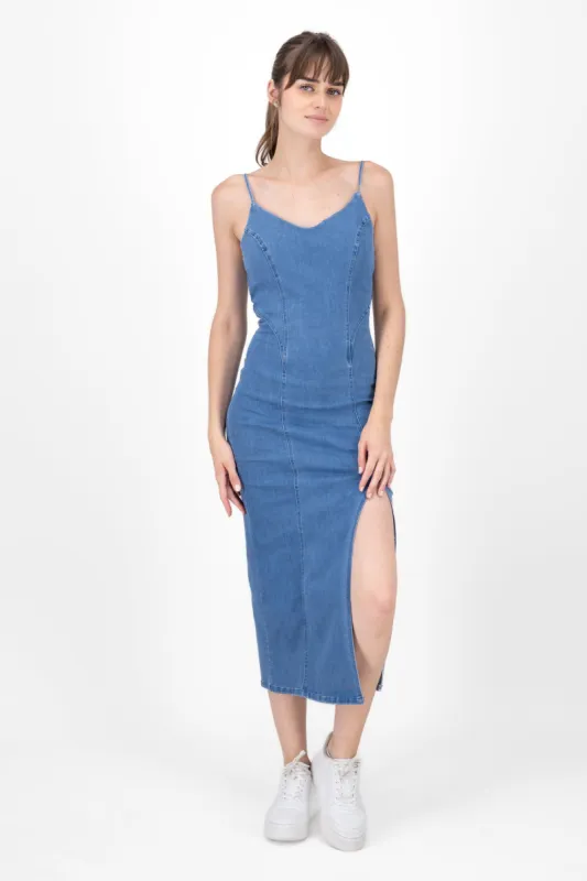 Vestido midi denim con copas sold by Shasa
