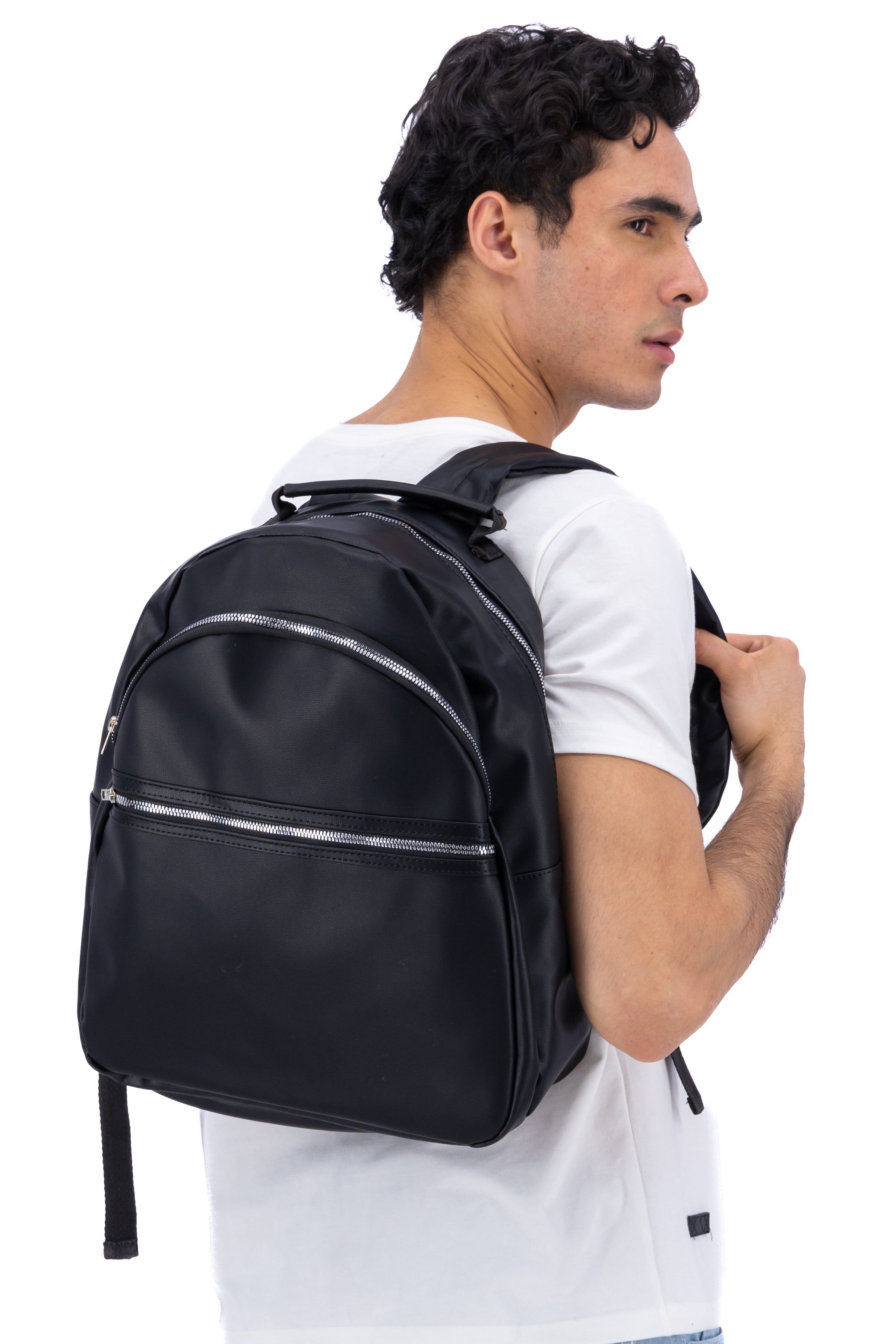 Mochila efecto piel cierres sold by Shasa