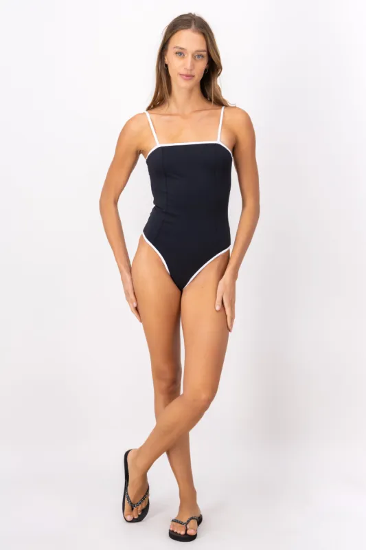 Traje De Baño Completo Contraste sold by Shasa