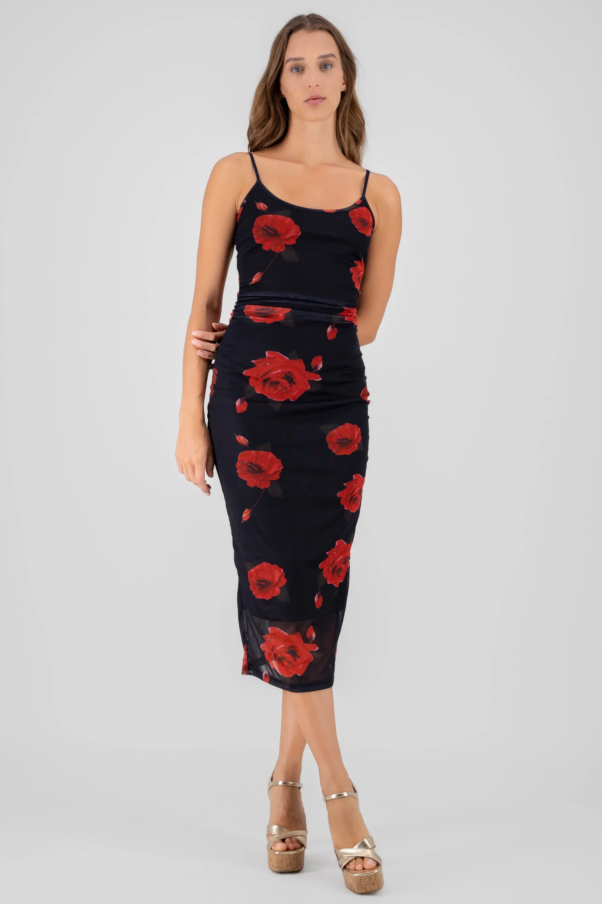 Vestido mesh maxi rosas estampadas sold by Shasa