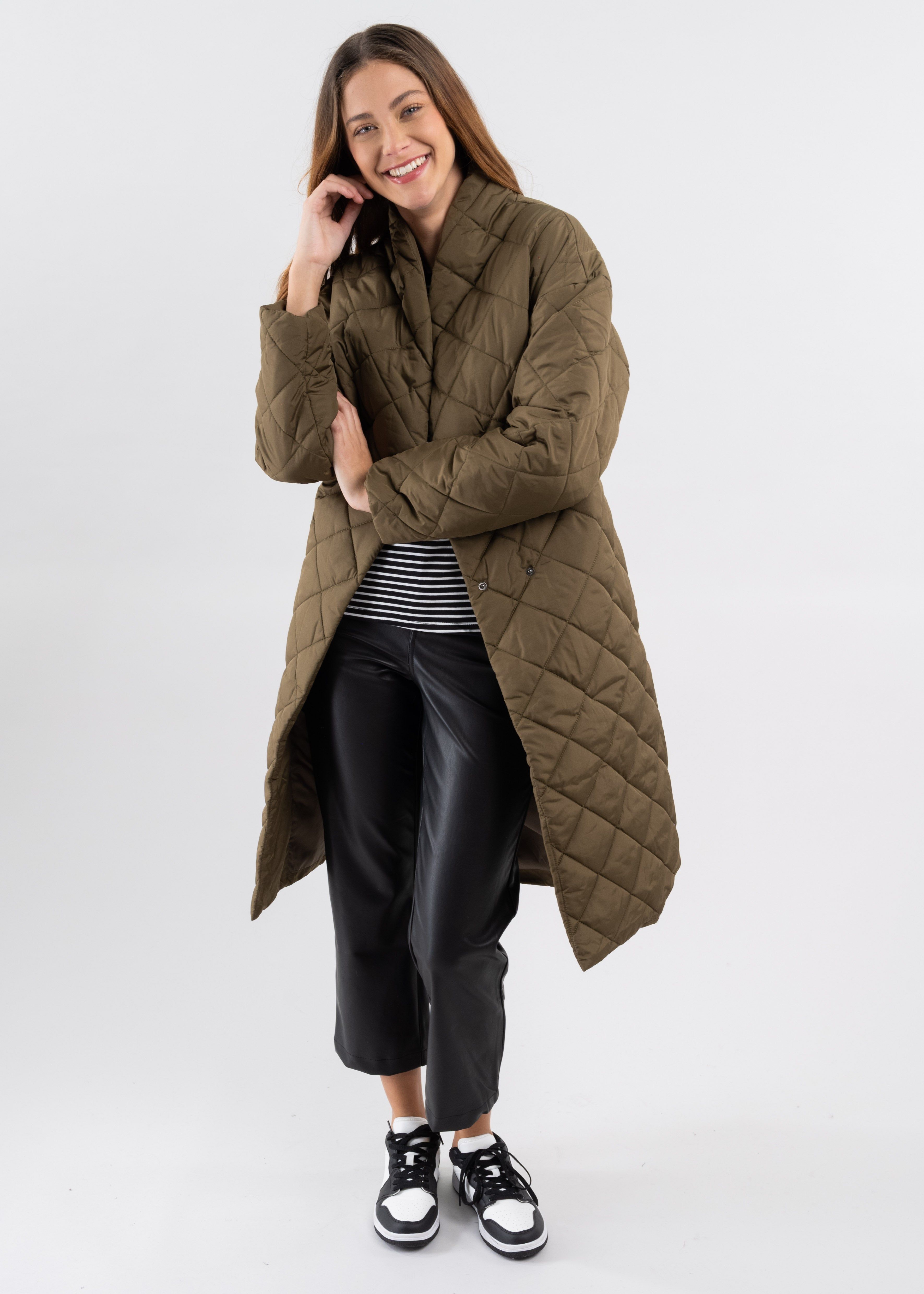 Chamarra larga capitonada sold by Shasa