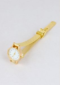 Reloj circular malla sold by Shasa