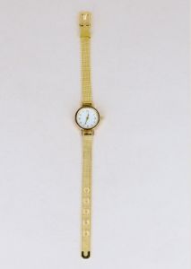 Reloj circular malla sold by Shasa