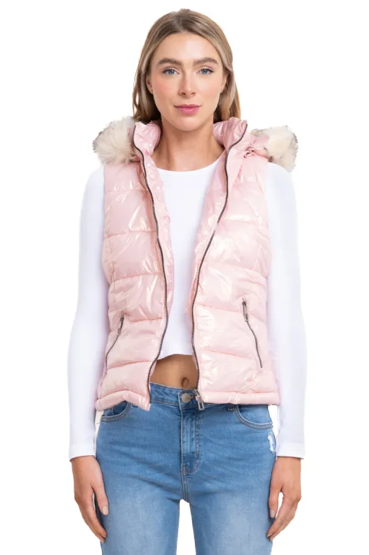 Chaleco metálico gorro peluche sold by Shasa