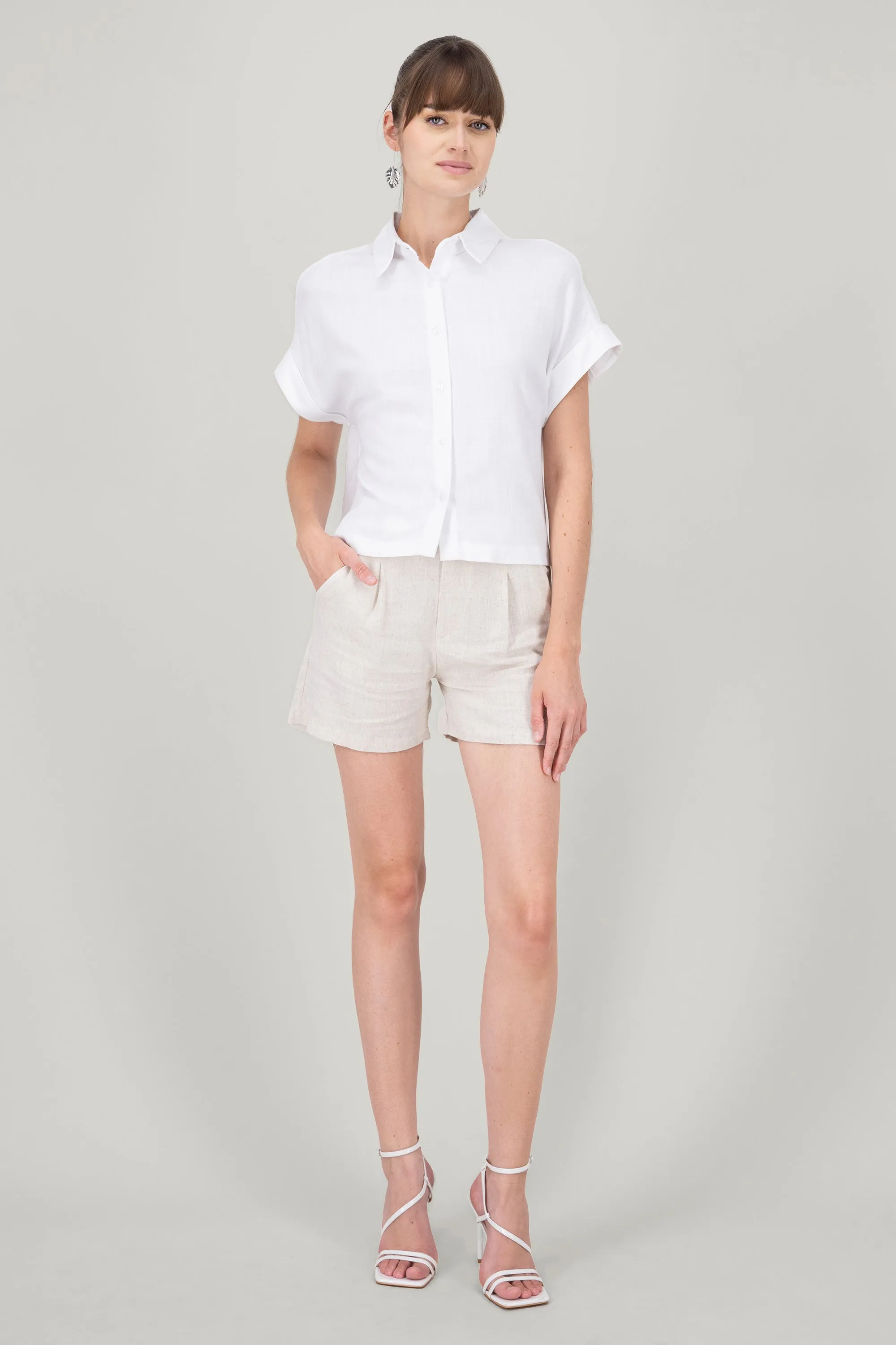 Short corto lino sold by Shasa