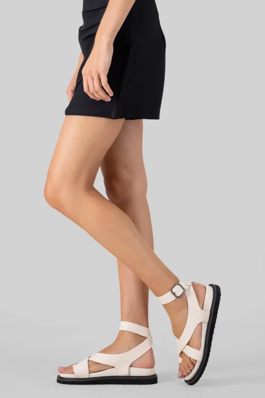 Sandalia gladiador tiras anchas detalle dedo sold by Shasa