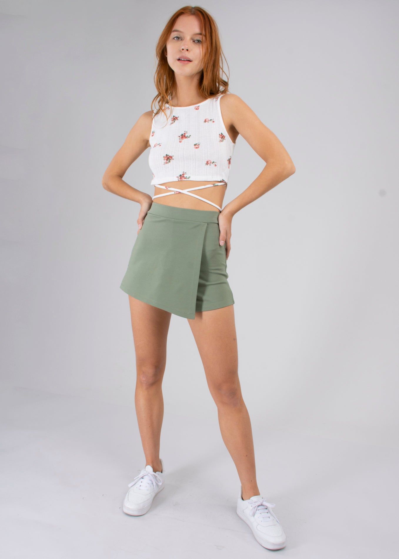 Falda short liso asimétrico sold by Shasa