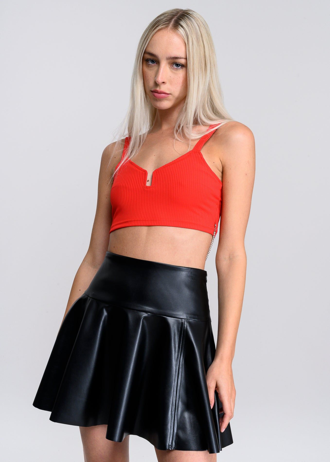 Top acanalado escote v cadenas sold by Shasa product image thumbnail 5