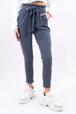 Pantalón paper bag cinturón tejido sold by Shasa