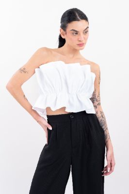 Top strapless liso fruncido sold by Shasa