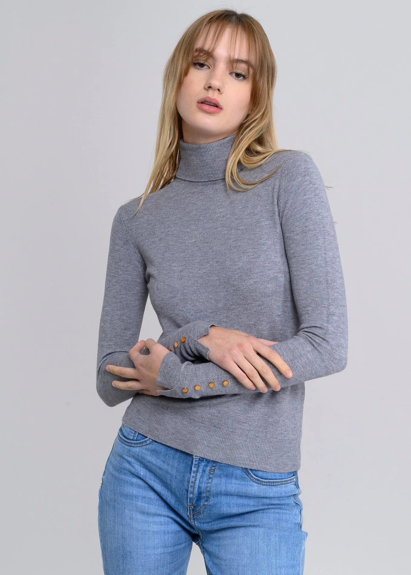 Suéter tejido cuello tortuga sold by Shasa