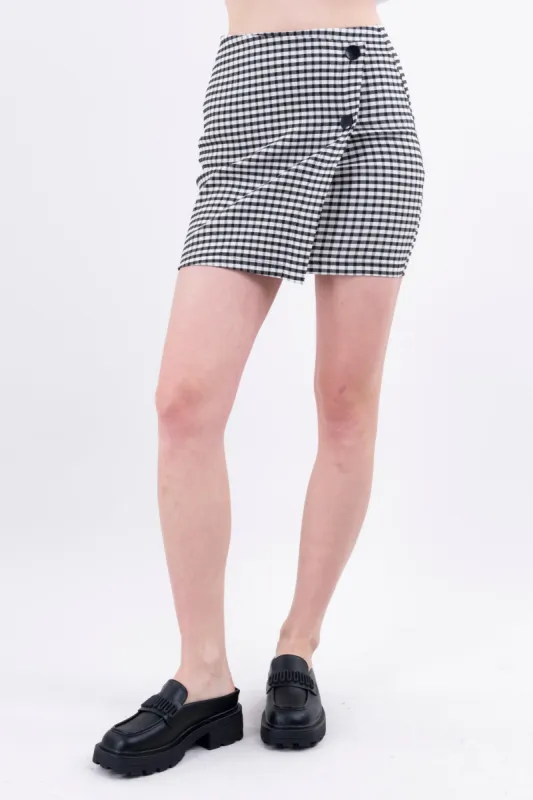 Falda mini cuadros botones sold by Shasa