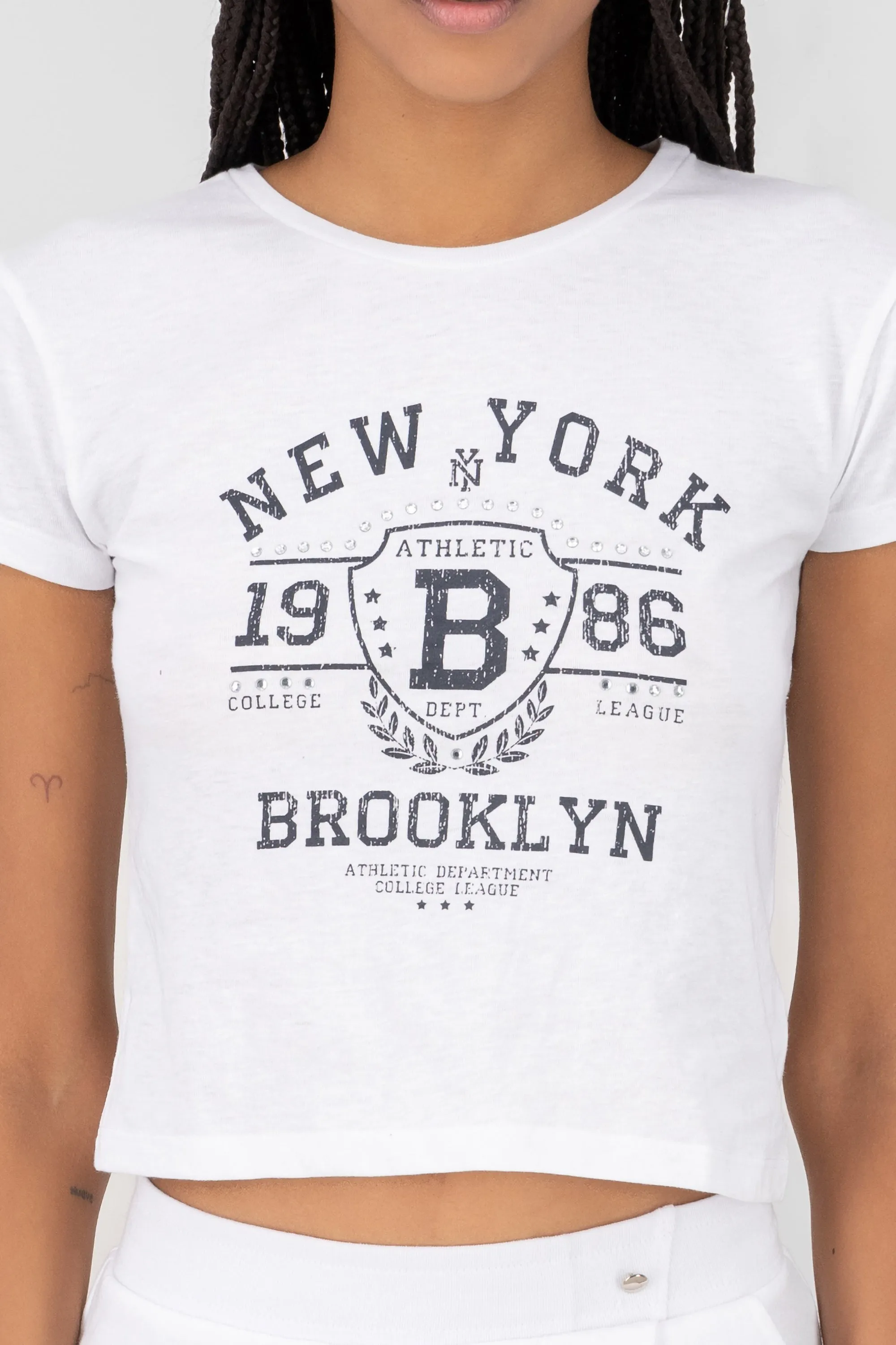 Top manga corta new york detalle brillos sold by Shasa product image thumbnail 5