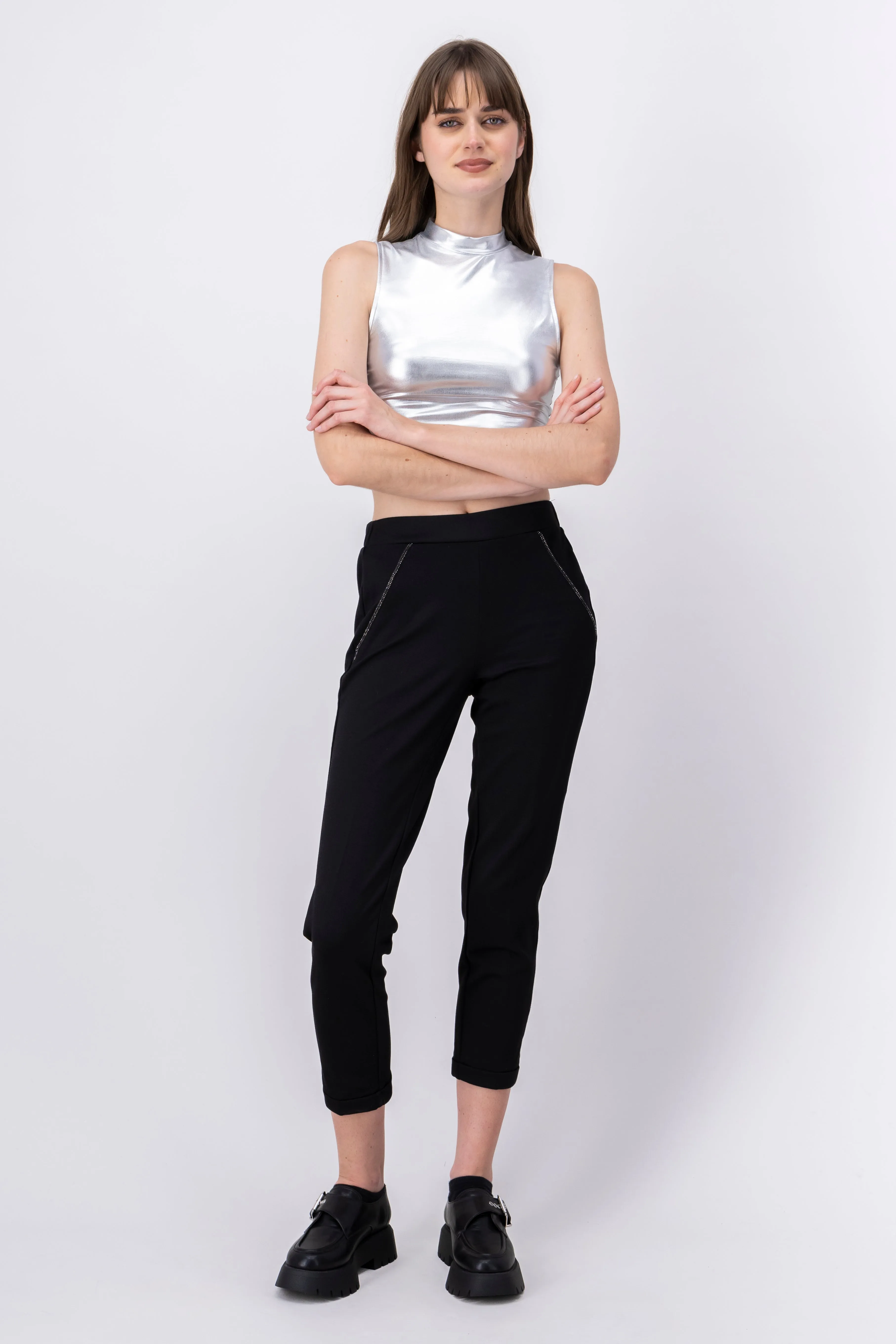 Pantalon sastreado detalle brillos sold by Shasa