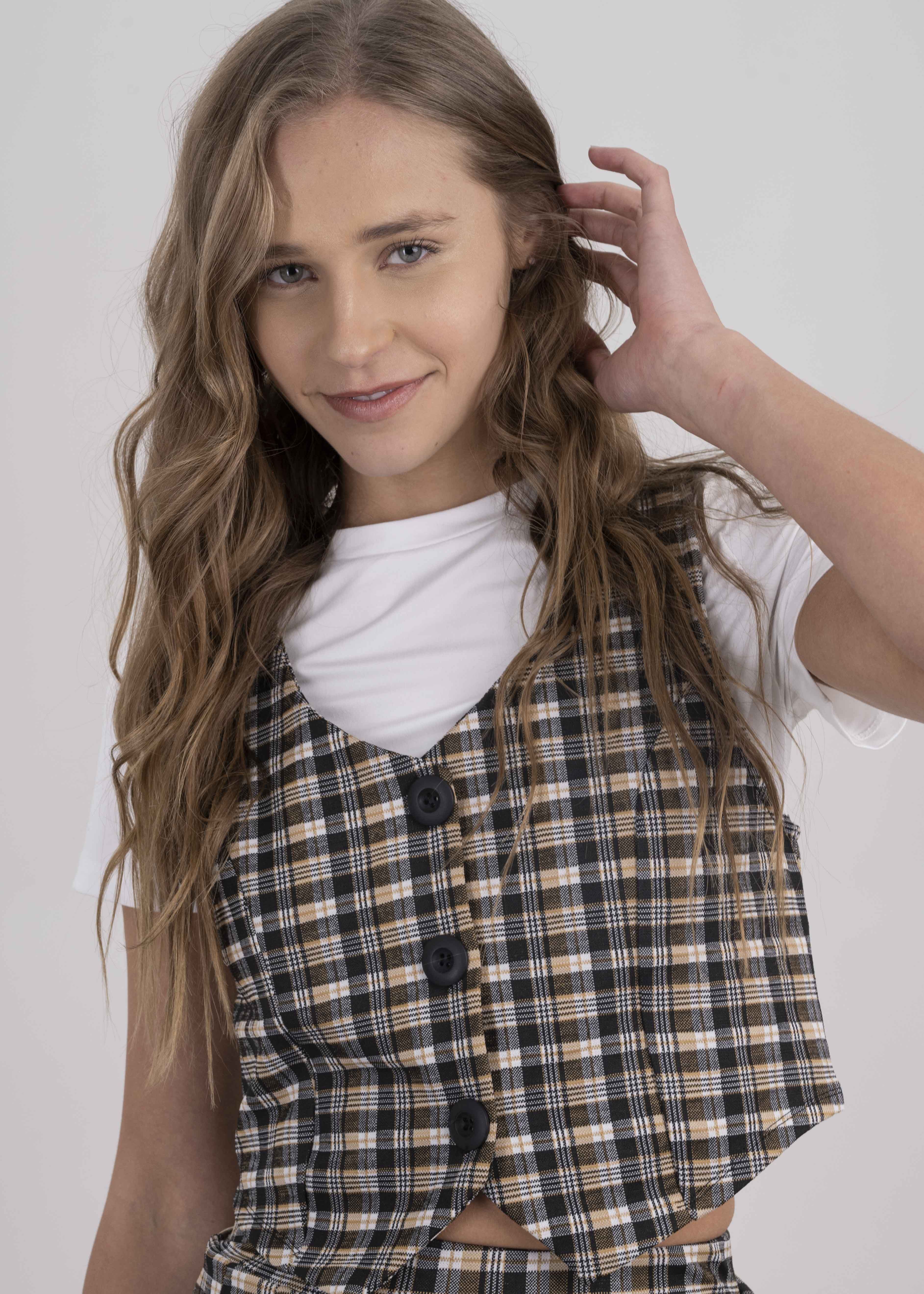 Top chaleco botones cuadros sold by Shasa