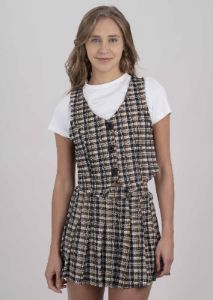 Top chaleco botones cuadros sold by Shasa