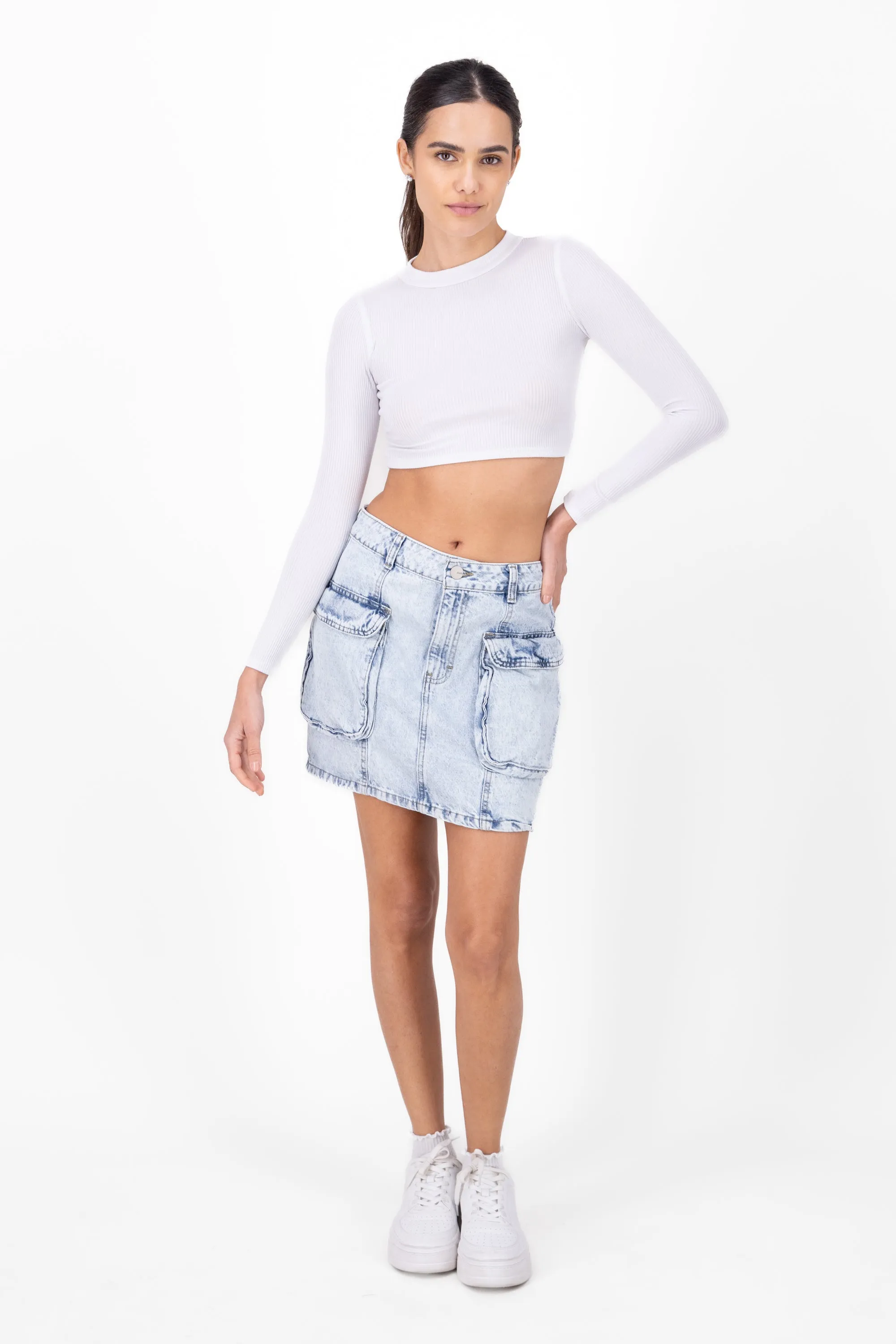 Falda cargo 2 bolsas amplias sold by Shasa