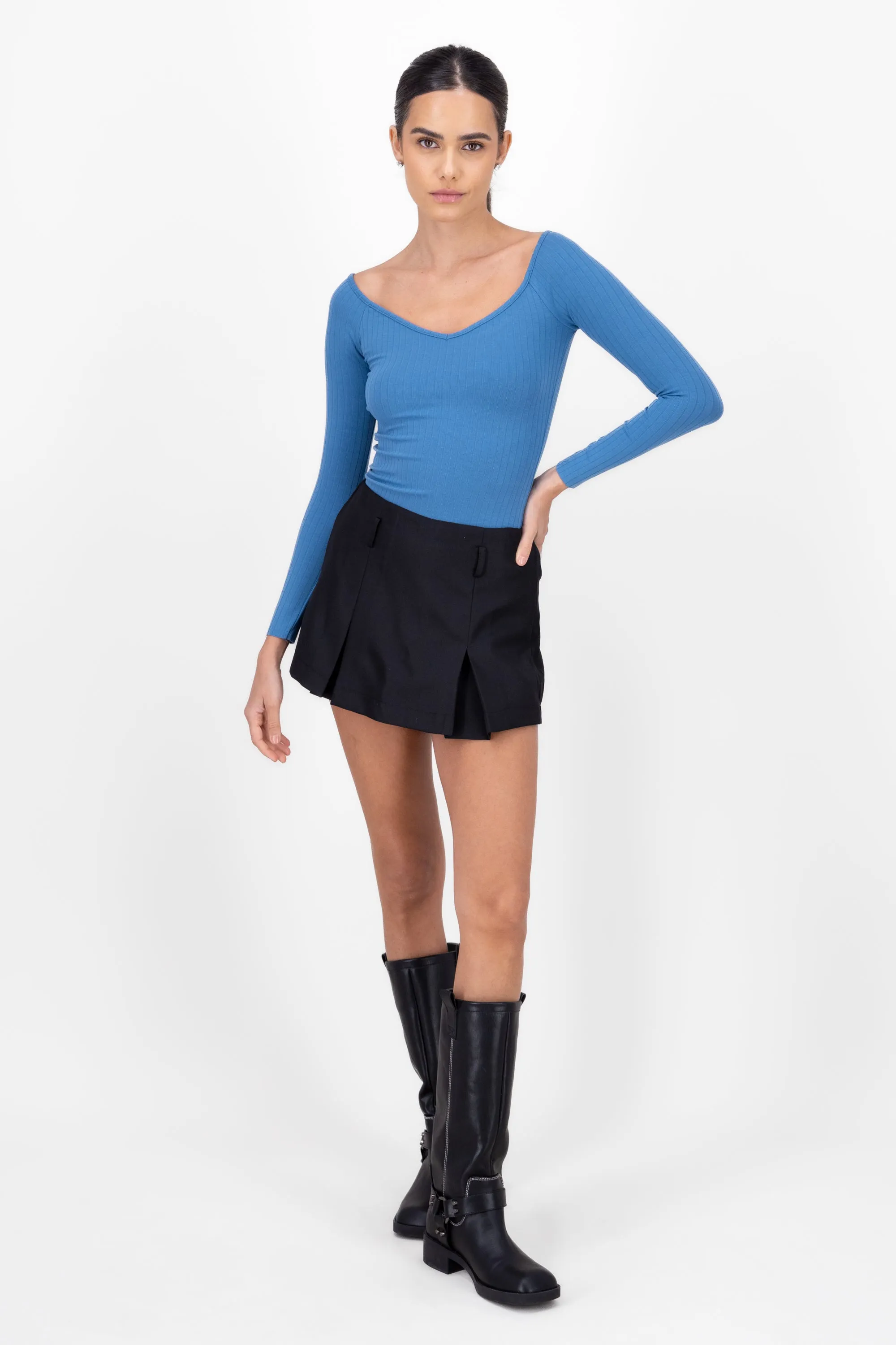 Falda short tablas sold by Shasa