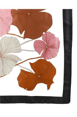 Pañuelo hojas sold by Shasa