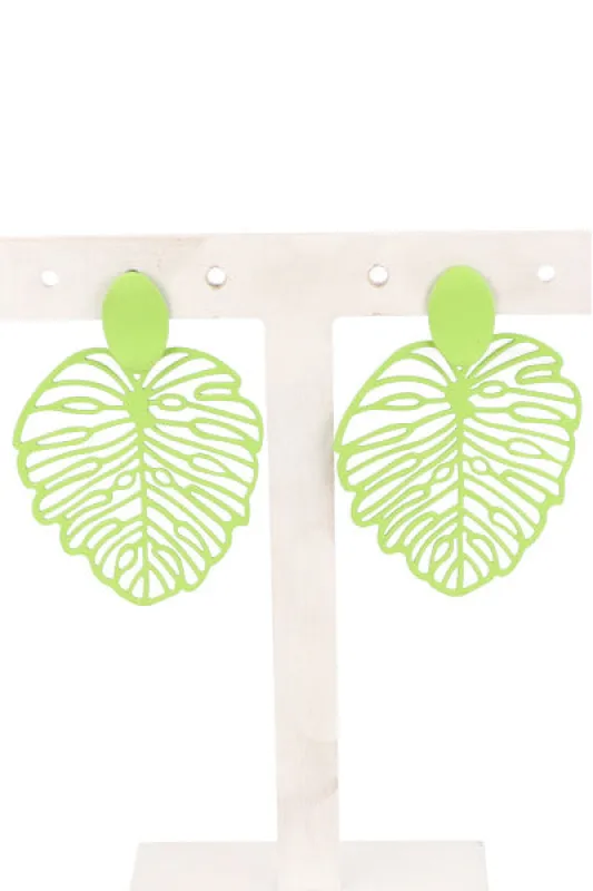 Aretes largos diseño hoja sold by Shasa