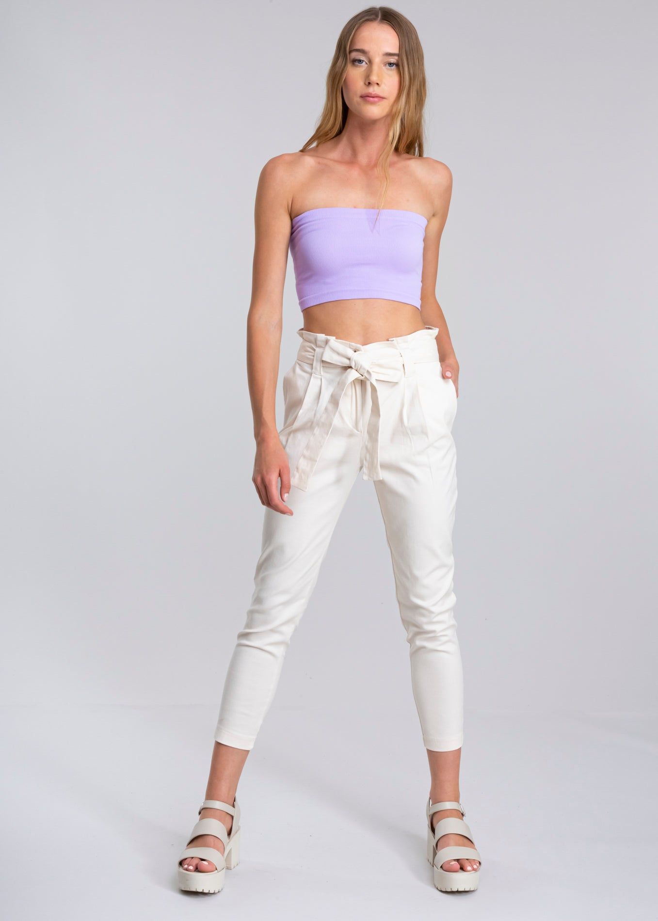 Pantalón paper bag cintura alta cinturón sold by Shasa