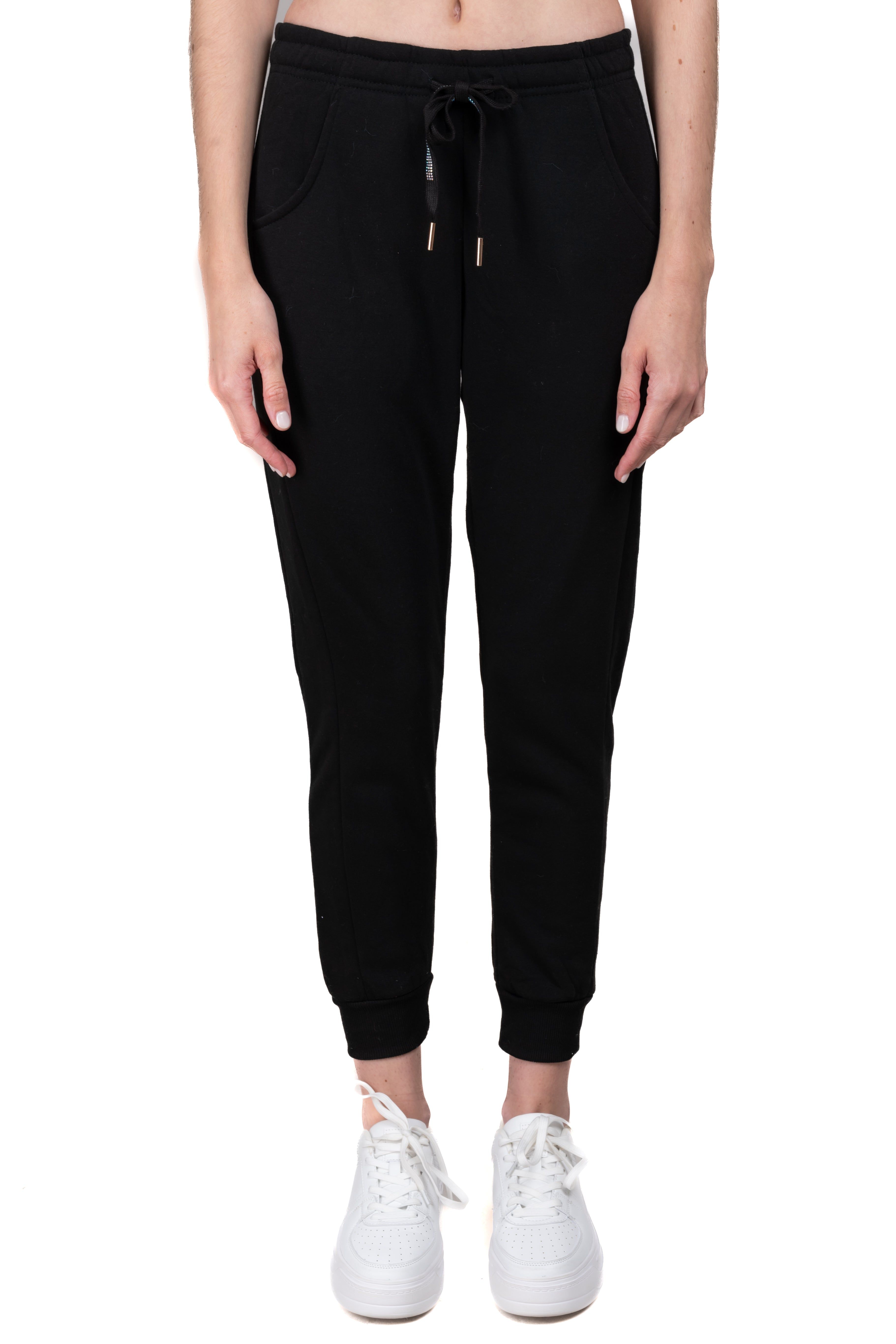 Jogger tejido suave elástico sold by Shasa