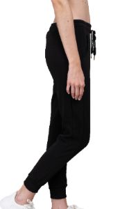 Jogger tejido suave elástico sold by Shasa