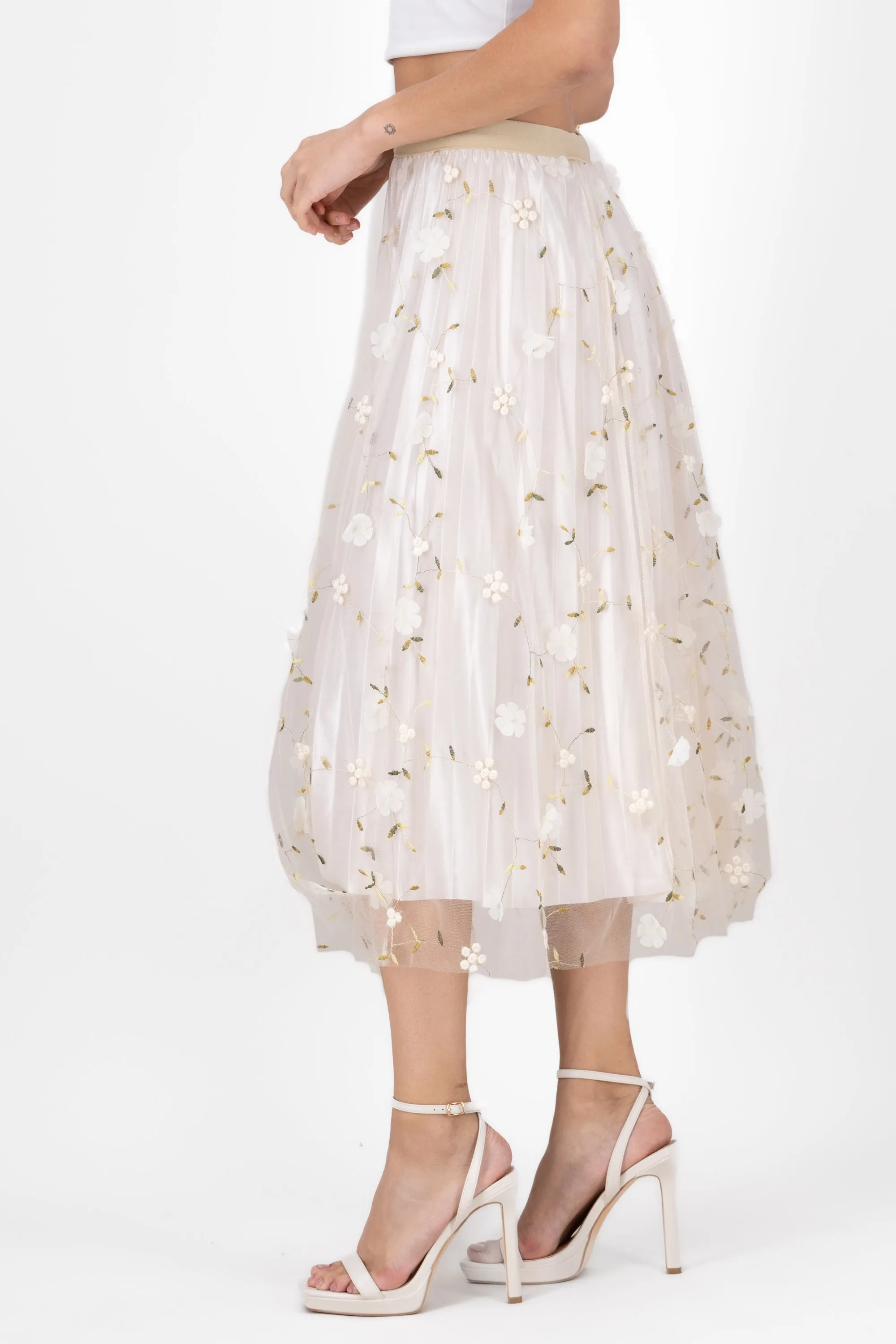 Falda Flores Bordadas De Tulle sold by Shasa product image thumbnail 3