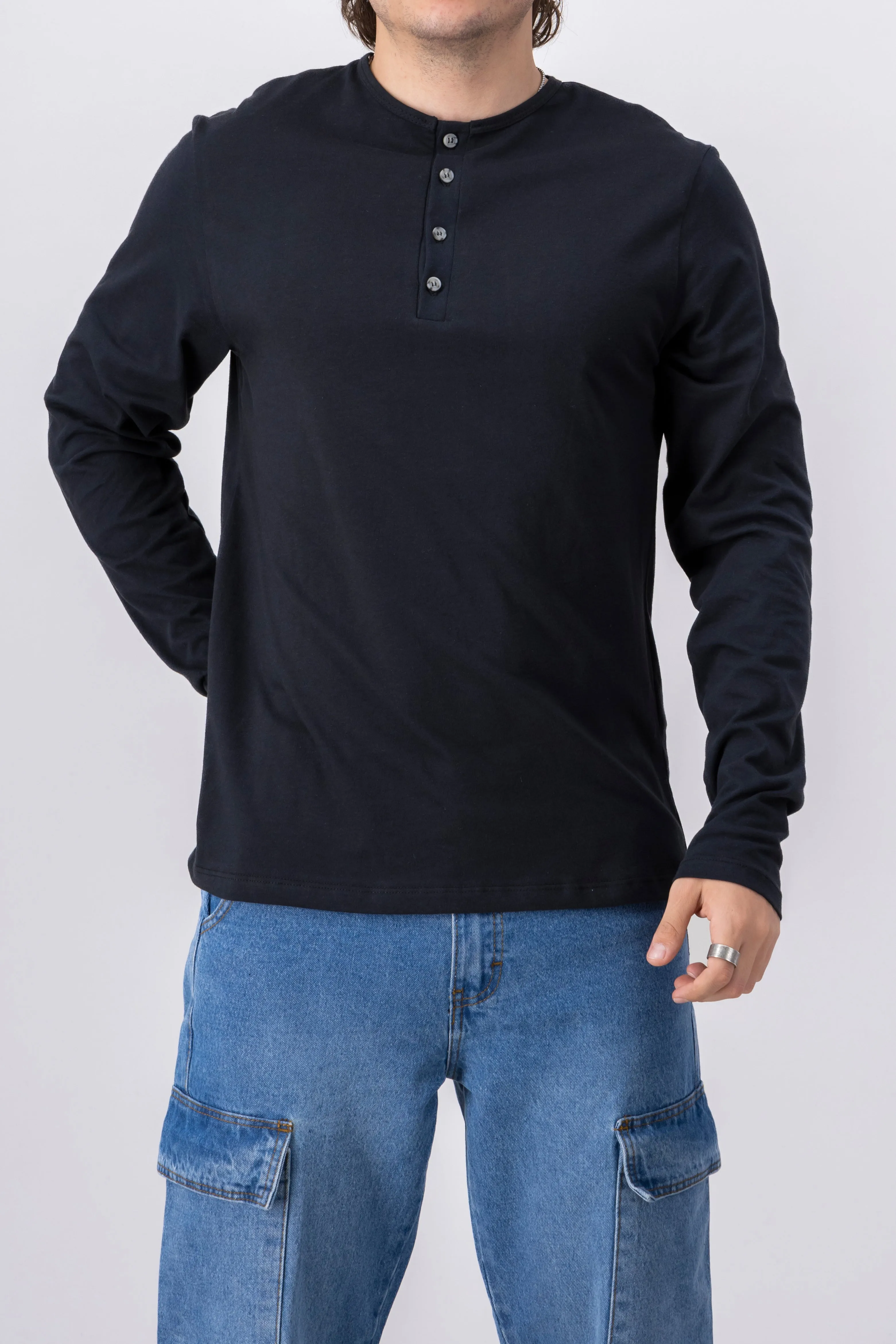 Playera manga larga botones sold by Shasa