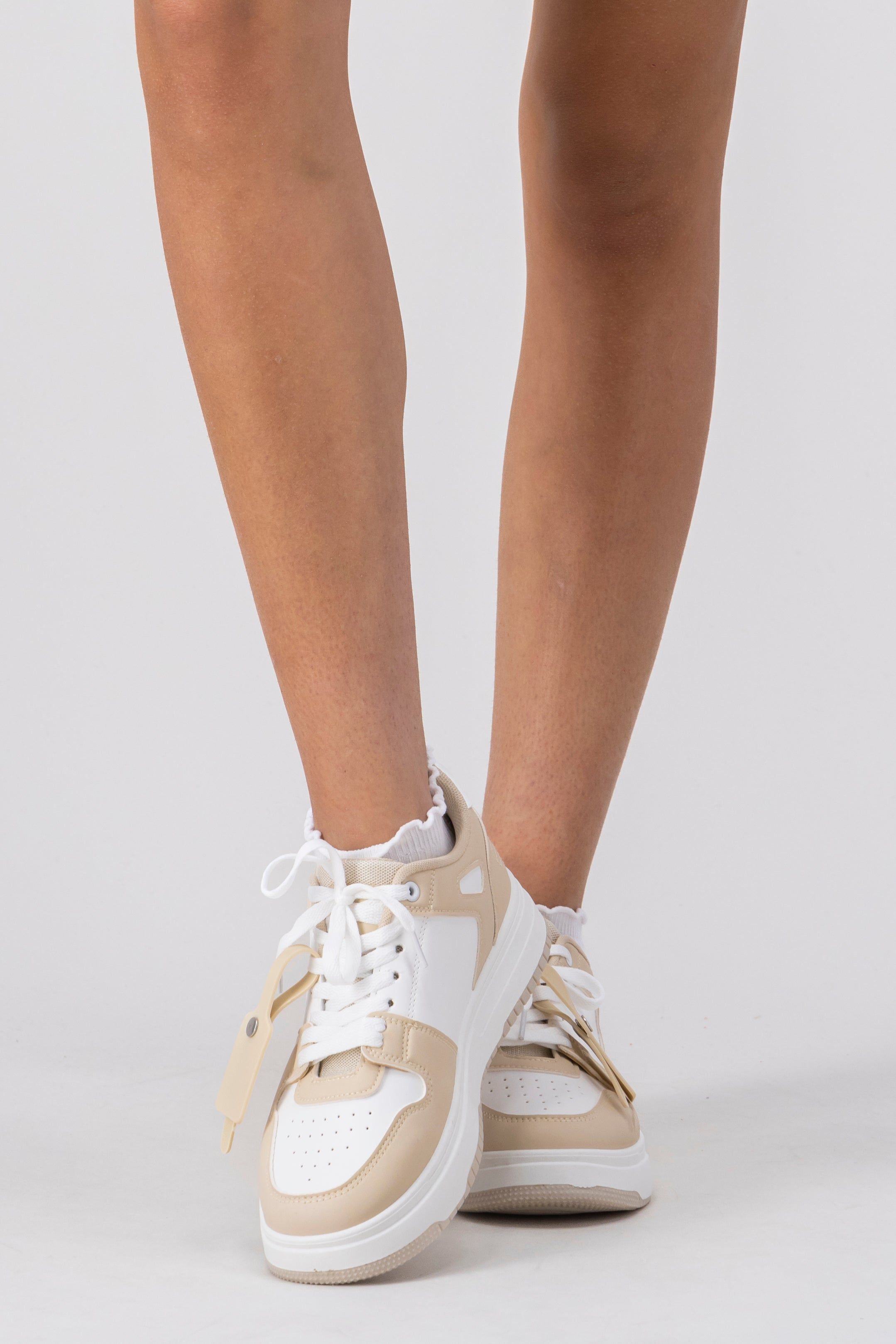 Tenis Retro Perforado Etiqueta sold by Shasa product image thumbnail 5