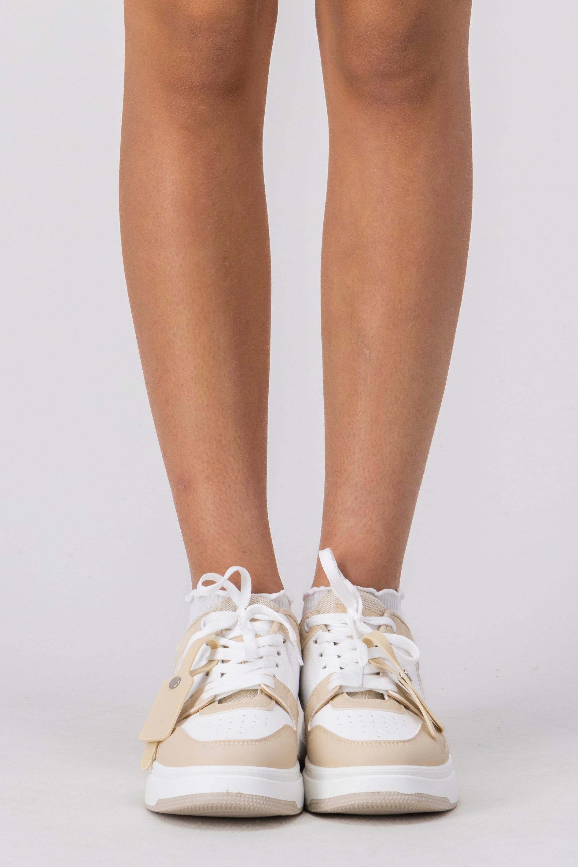 Tenis Retro Perforado Etiqueta sold by Shasa product image thumbnail 2