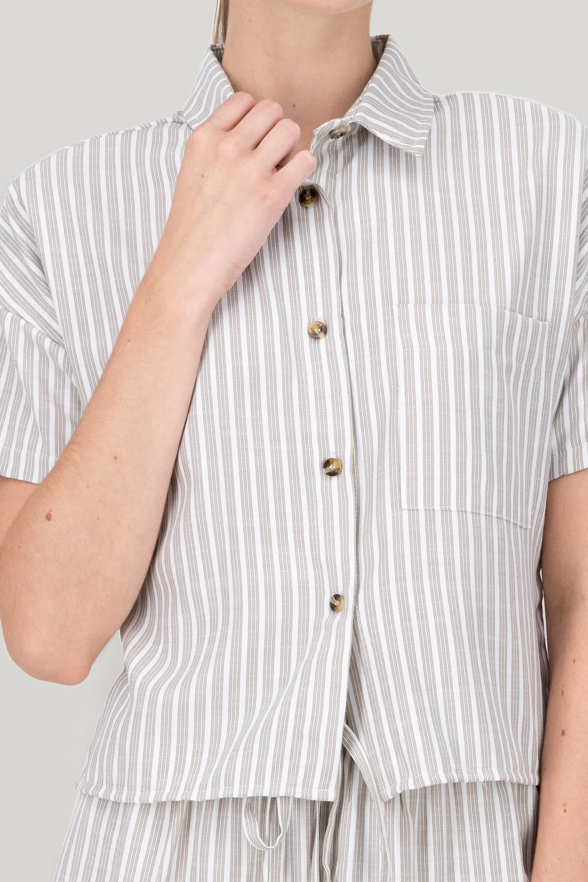 Camisa crop ligera manga corta sold by Shasa product image thumbnail 5